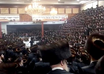 Απίστευτο: Χιλιάδες σε γάμο σε συναγωγή στη Νέα Υόρκη, παρά την πανδημία (βίντεο)