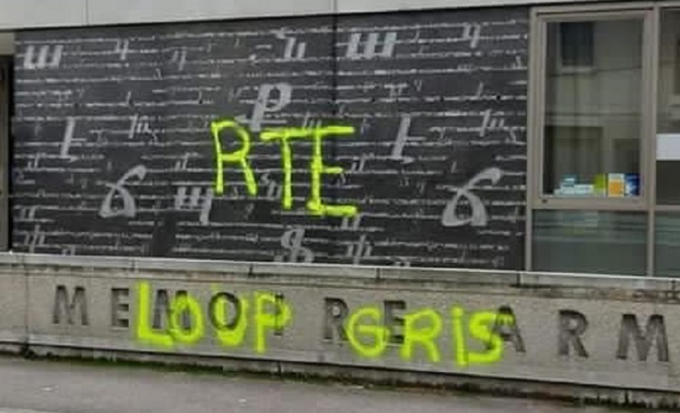 Τουρκία: Η Άγκυρα «θα απαντήσει αποφασιστικά» μετά τη διάλυση των Γκρίζων Λύκων στη Γαλλία