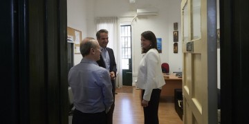 Δημοτικά σχολεία: Δεν έχουμε εισήγηση για κλείσιμο, λέει η Κεραμέως