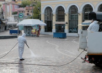 Τέσσερις περιφέρειες με τριψήφια κρούσματα κορονοϊού