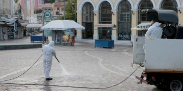 Τέσσερις περιφέρειες με τριψήφια κρούσματα κορονοϊού