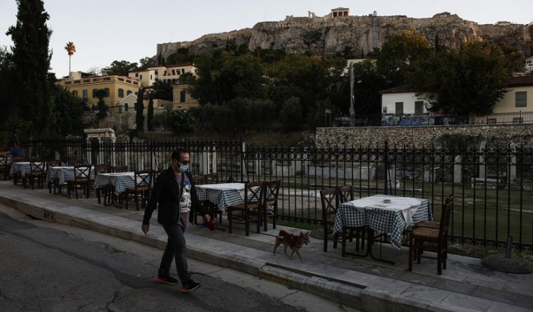 Πώς αλλάζει ο επιδημιολογικός χάρτης από την Τρίτη – Οι περιοχές στο Επίπεδο Β, ποια είναι τα μέτρα