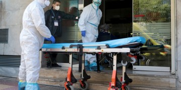 Θεσσαλονίκη: Ξεκίνησε η μεταφορά ασθενών με Covid-19 σε ιδιωτική κλινική