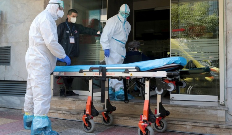 Θεσσαλονίκη: Ξεκίνησε η μεταφορά ασθενών με Covid-19 σε ιδιωτική κλινική
