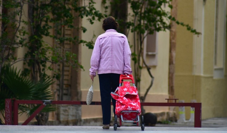 Ολικό lockdown απόψε – Νέες διευκρινίσεις για σουπερμάρκετ, delivery και περίπτερα