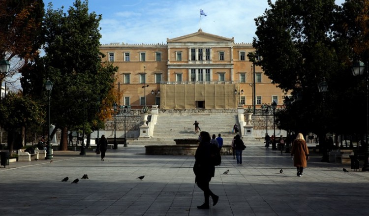 Το lockdown πήρε παράταση, τα μαγαζιά με τα εποχικά ανοίγουν – Με περιορισμούς οι γιορτές