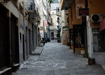 Άρση lockdown: Κλιμακωτό άνοιγμα των καταστημάτων και μάσκα παντού