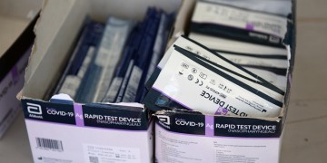 Θεσπίζονται ανώτατες τιμές στα τεστ για τον κορονοϊό