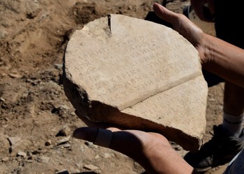 Σημαντικές επιγραφές ήρθαν στο φως στην Κύθνο κατά τις ανασκαφές στη βραχονησίδα «Βρυοκαστράκι» (φωτο)