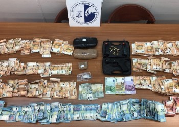 Συνελήφθη σωφρονιστικός υπάλληλος που προσπάθησε να εισάγει ναρκωτικά στις φυλακές Κορυδαλλού