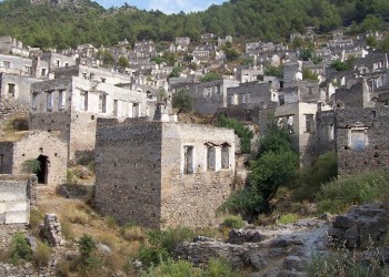 Οι Τούρκοι αναζητούν τουριστικές ευκαιρίες στο Λεβίσι, το ελληνικό χωριό-φάντασμα στη Μικρά Ασία