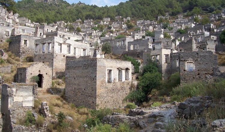 Οι Τούρκοι αναζητούν τουριστικές ευκαιρίες στο Λεβίσι, το ελληνικό χωριό-φάντασμα στη Μικρά Ασία