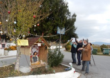 Λόφος Ελασσόνας: Το ποντιακό σωματείο στόλισε το χωριό και έφερε τα Χριστούγεννα