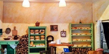 Σπίτια σε σπιρτόκουτα – Θεσσαλονικιά κατασκευάζει μινιατούρες με τα πιο παράξενα υλικά (φωτο)