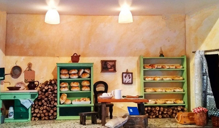 Σπίτια σε σπιρτόκουτα – Θεσσαλονικιά κατασκευάζει μινιατούρες με τα πιο παράξενα υλικά (φωτο)