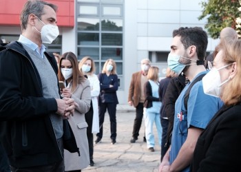 Μητσοτάκης από Ιπποκράτειο Θεσσαλονίκης: Πρώτες ενθαρρυντικές ενδείξεις ότι αρχίζει να μειώνεται το ιικό φορτίο