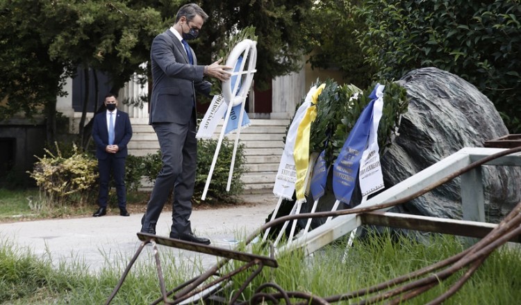 Στο Πολυτεχνείο ο Μητσοτάκης (βίντεο)