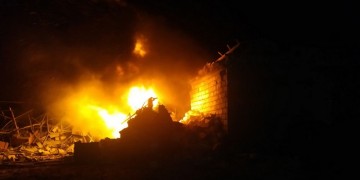 Ναγκόρνο Καραμπάχ: Αρμένιοι πυρπολούν τα σπίτια τους