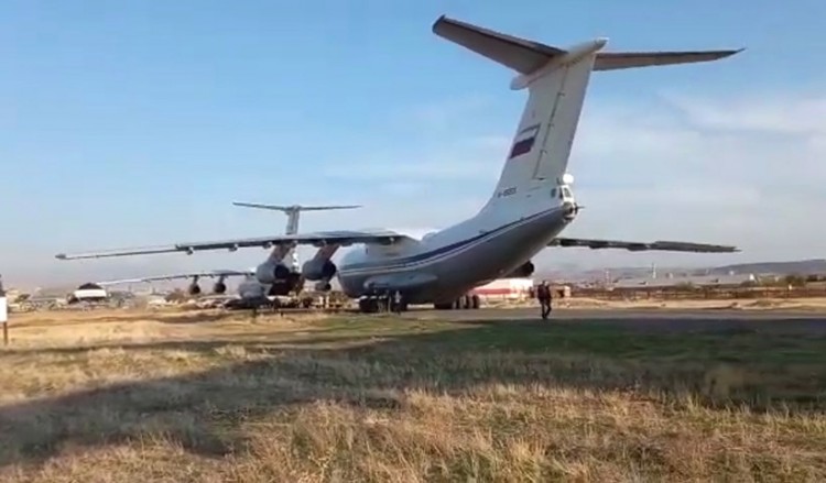 Ναγκόρνο Καραμπάχ: Ρωσικές ειρηνευτικές δυνάμεις στην περιοχή των συγκρούσεων – Συλλήψεις διαδηλωτών στο Ερεβάν