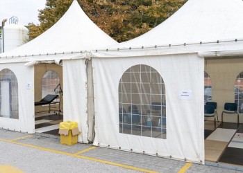 Πάνω από 3.000 κρούσματα, δεκάδες νεκροί και εκατοντάδες διασωληνωμένοι από κορονοϊό