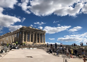 Ακρόπολη: Τι λέει το ΥΠΠΟΑ για τις διαδρομές με το τσιμέντο