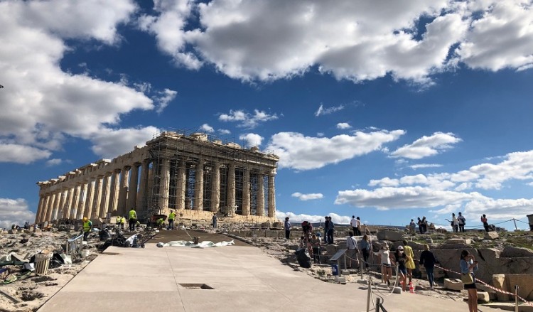 Ακρόπολη: Τι λέει το ΥΠΠΟΑ για τις διαδρομές με το τσιμέντο