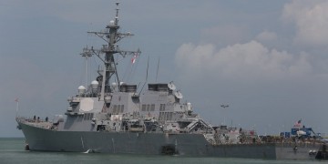 Η Μόσχα ανακοίνωσε ότι «έδιωξε» αμερικανικό αντιτορπιλικό από τα ρωσικά χωρικά ύδατα