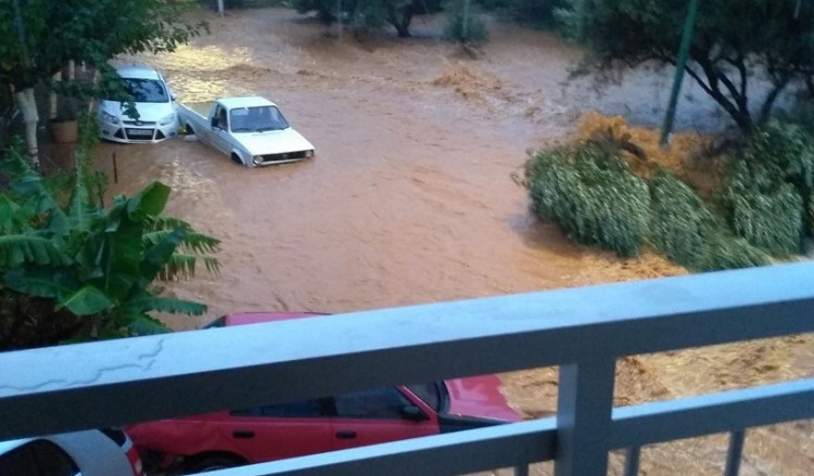 Η κακοκαιρία «έπνιξε» ξανά την Κρήτη (βίντεο)