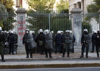 Επιχείρηση «σκούπα» των ΜΑΤ σε Πολυτεχνείο και Πολυτεχνειούπολη (βίντεο)