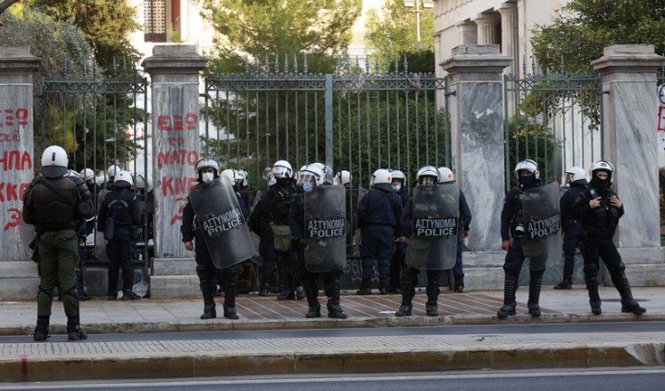 Επιχείρηση «σκούπα» των ΜΑΤ σε Πολυτεχνείο και Πολυτεχνειούπολη (βίντεο)