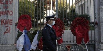 Φρούριο το Πολυτεχνείο – Χιλιάδες αστυνομικοί, ελικόπτερα και drones στην περιοχή για να μη γίνουν συγκεντρώσεις