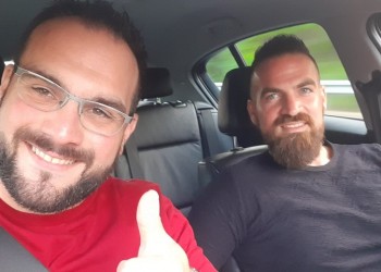 Οι αδελφοί Ραφαηλίδη διασκεδάζουν και εμψυχώνουν τον κόσμο ξανά λόγω lockdown (βίντεο)