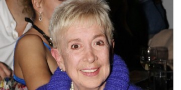 Πέθανε η Σάσα Μανέττα, η πρώτη παρουσιάστρια της ΕΡΤ (βίντεο)