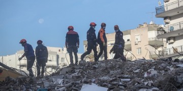 Σεισμός-Σμύρνη: Τερματίστηκαν οι επιχειρήσεις έρευνας και διάσωσης