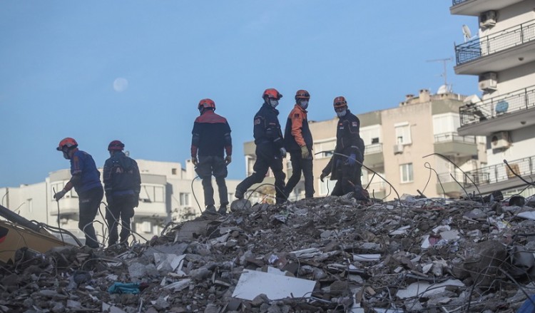 Σεισμός-Σμύρνη: Τερματίστηκαν οι επιχειρήσεις έρευνας και διάσωσης