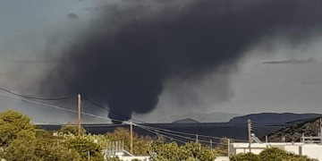 Φωτιά σε τουριστικό σκάφος στις Μικρές Κυκλάδες