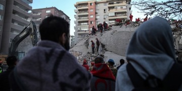 Τουρκία-σεισμός: Περισσότεροι από 69 οι νεκροί και 950 οι τραυματίες σε Σμύρνη και περίχωρα