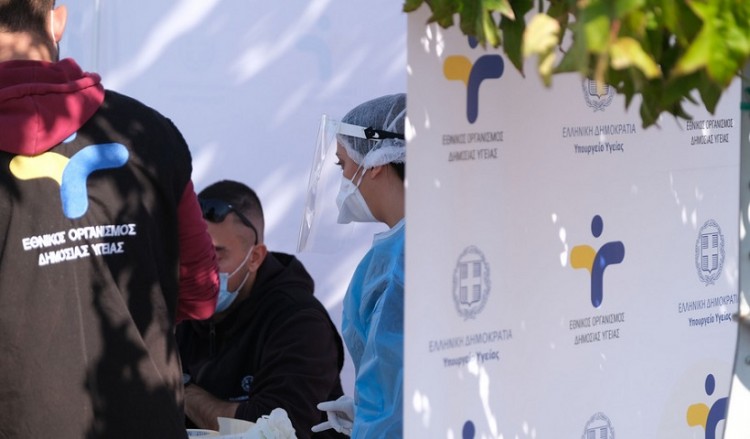 Δραματική η κατάσταση με τον κορονοιό: 2.917 νέα κρούσματα και 29 θάνατοι σε 24 ώρες