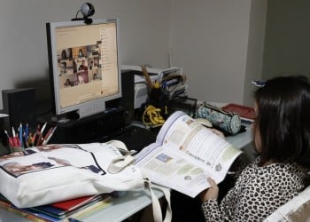 Τηλεκπαίδευση σε δημοτικά-νηπιαγωγεία: Αναφορά για προβλήματα την πρώτη ημέρα