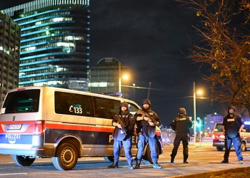 Επίθεση στη Βιέννη: «Είμαστε σοκαρισμένοι από το τρομοκρατικό χτύπημα» δηλώνει ο μαέστρος Κ. Δημηνάκης