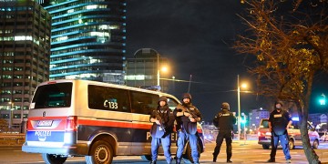 Επίθεση στη Βιέννη: «Είμαστε σοκαρισμένοι από το τρομοκρατικό χτύπημα» δηλώνει ο μαέστρος Κ. Δημηνάκης