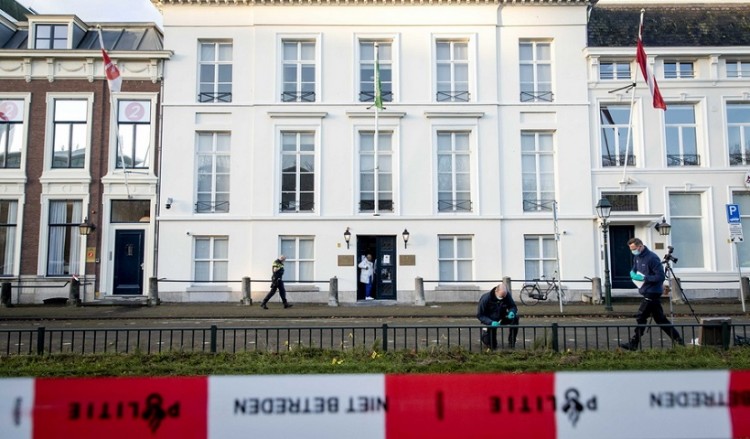 Ολλανδία: Γάζωσαν με σφαίρες την πρεσβεία της Σαουδικής Αραβίας στη Χάγη