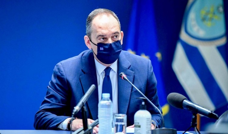 Στη ΜΕΘ παραμένει ο Γιάννης Πλακιωτάκης