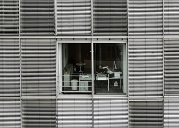 Η πανδημία της Covid-19 πιέζει τους μισθούς προς τα κάτω