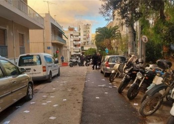 Κολωνός: Πέτρες και ξύλα κατά αστυνομικών – Τέσσερις τραυματίες