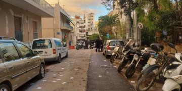 Κολωνός: Πέτρες και ξύλα κατά αστυνομικών – Τέσσερις τραυματίες