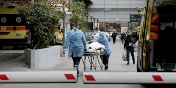 Ακόμα 98 ασθενείς έχασαν τη μάχη με την Covid-19