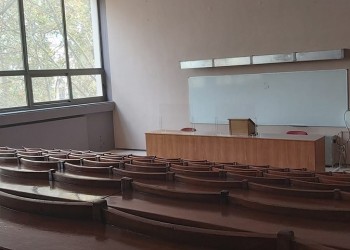 Φοιτητές του ΑΠΘ νοσταλγούν την προ-Covid ζωή στα αμφιθέατρα
