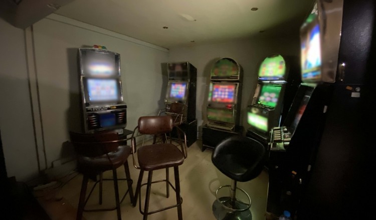 Χειροπέδες σε 4 άτομα που αψήφησαν το lockdown για να τζογάρουν παράνομα