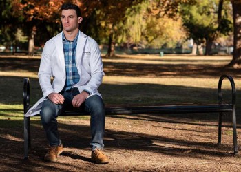 ΗΠΑ: Εβραίος εντατικολόγος αφηγείται ότι φρόντισε ασθενή με ναζιστικά τατουάζ (βίντεο)